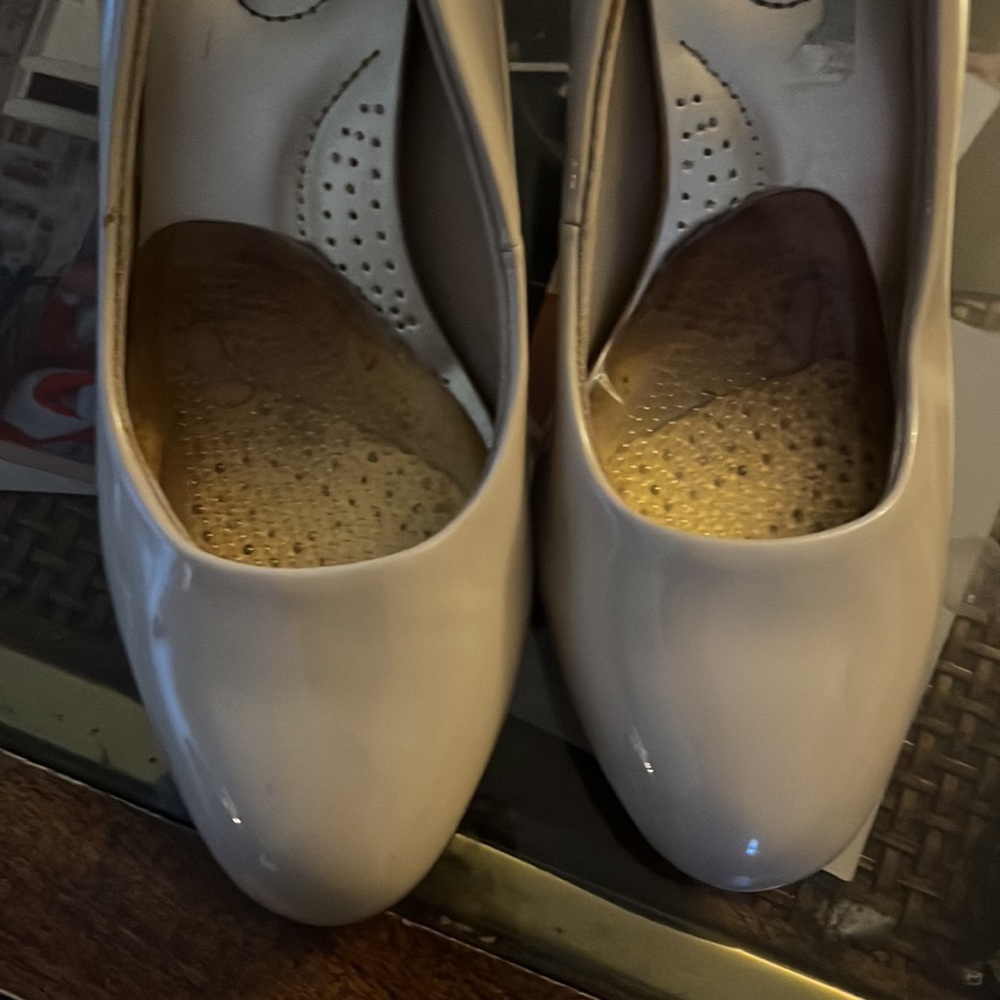 Heels - Picture 3 of 4